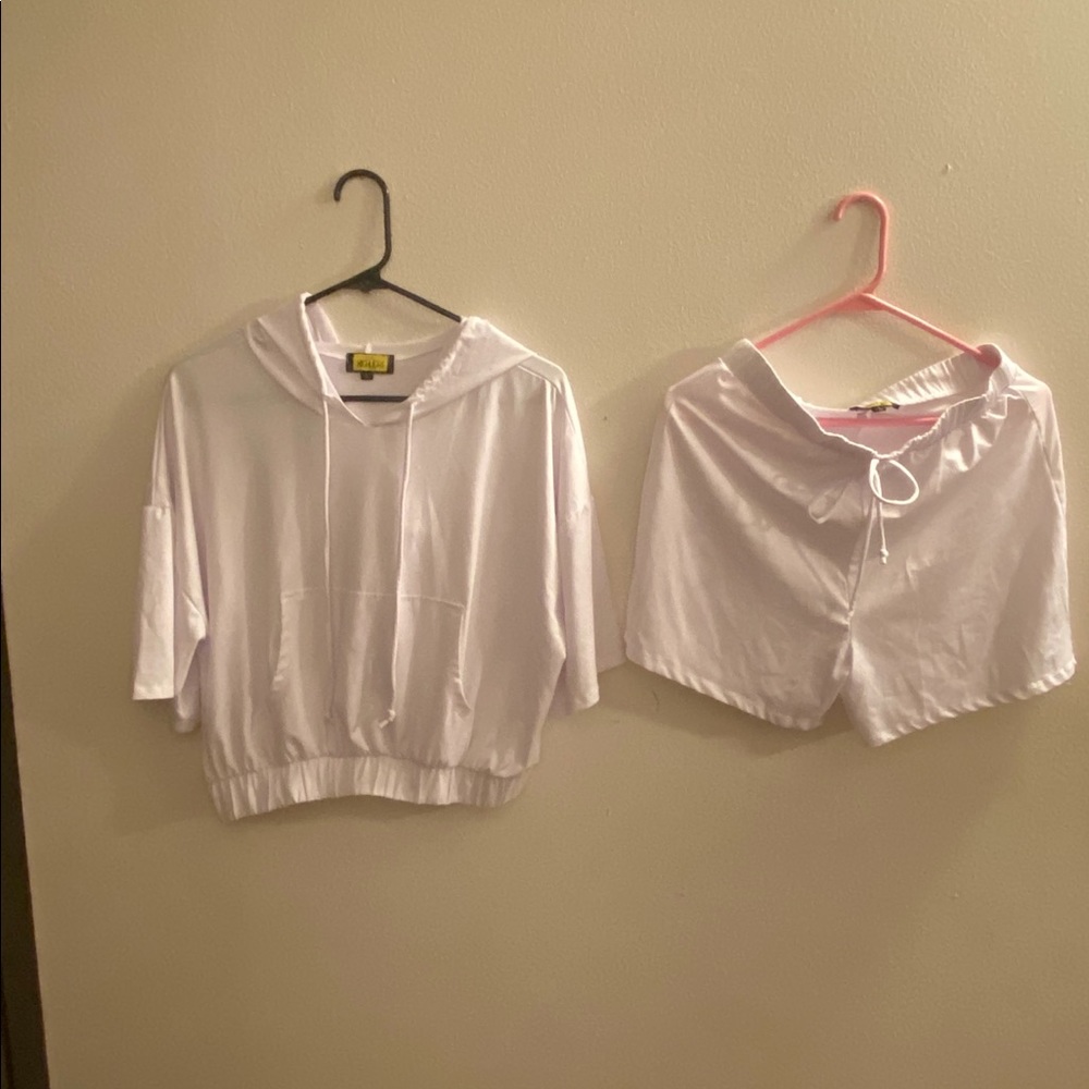 Top & Shorts - Picture 3 of 9